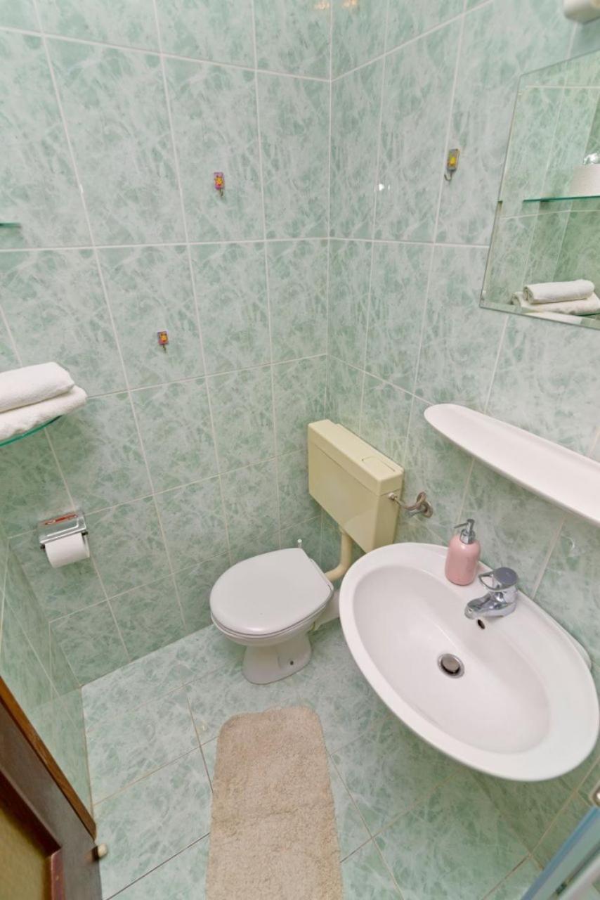 Apartments Ive - With Sea View Tisno Exterior foto